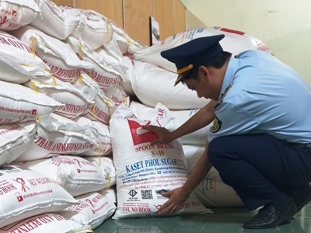 Bắt xe tải chở 4,5 tấn đường cát Thái Lan nhập lậu